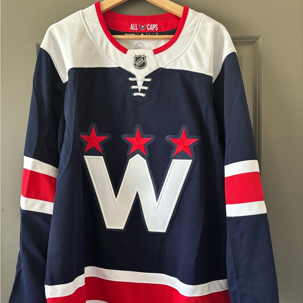 NWT Mens Washington Capitals Adidas Alternate Authentic Hockey Jersey Size 52 L